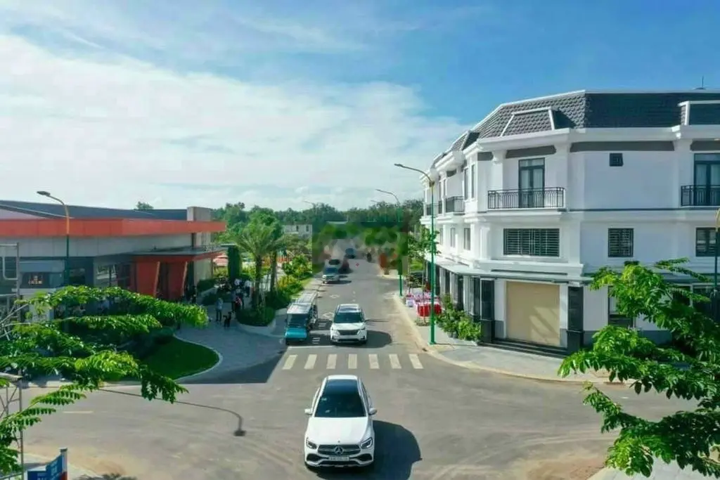 Nhà 1 trệt 1 lầu ngay Thành Phố Mới, TTHC Tỉnh Bình Dương