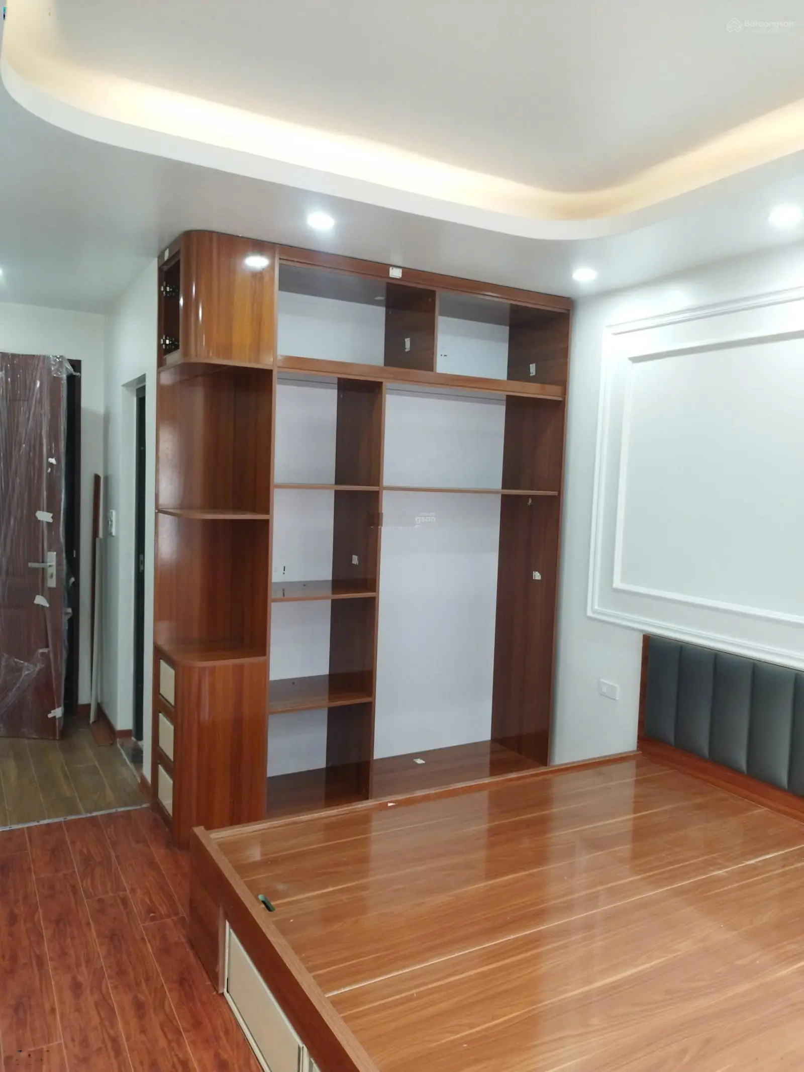 Cầu Diễn / ĐH Công Nghiệp - Thang máy - Nội thất đủ - 6 tầng - 34m2 x 4 phòng ngủ - SĐCC - Ngõ rộng