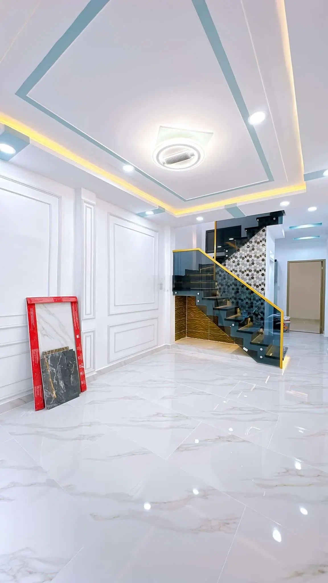 Nhà đẹp Q4 - 2 lầu đúc - 38.1m2 - 3PN - sát HXH - ko QH - chỉ 4 tỷ nhỉnh