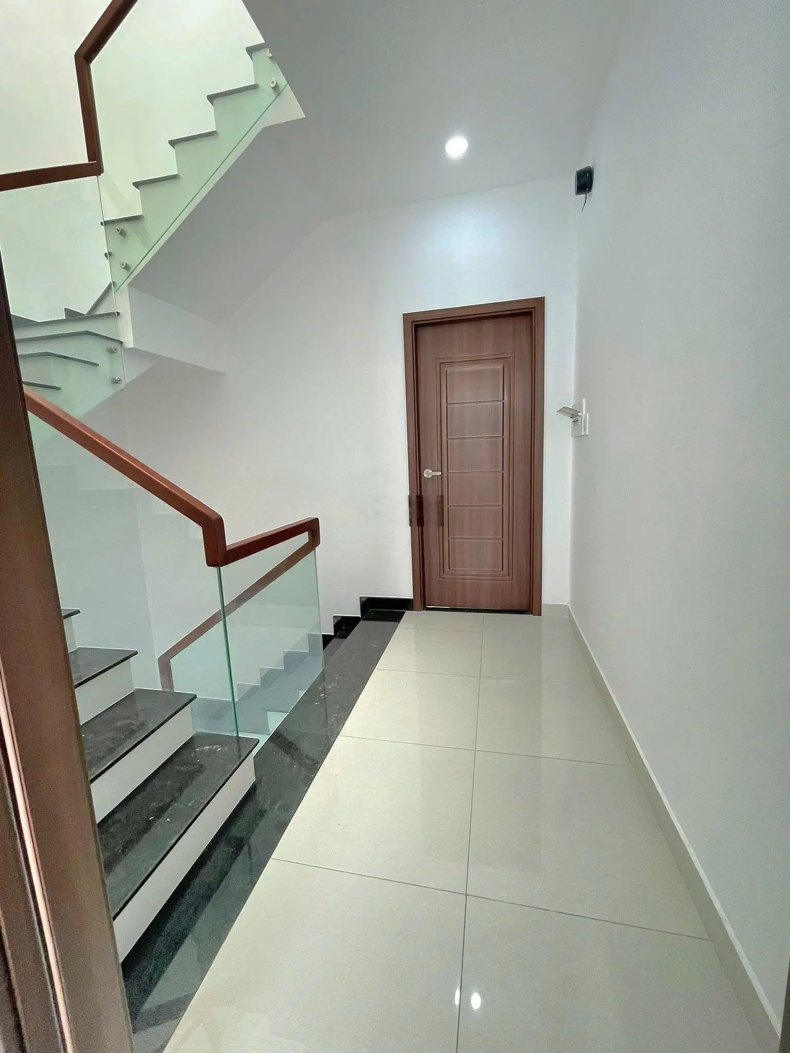 Siêu phẩm nhà khu vip Âu Dương Lân, quận 8, 70m2, ngang 4,5m, 4 tầng hẻm xe hơi, sổ hồng chuẩn đẹp