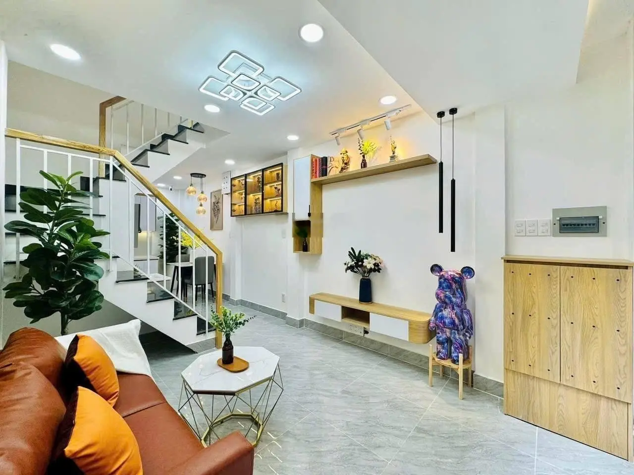 Bán gấp nhà đẹp giá Ngộp hẻm 243/ Nơ Trang Long -P11- Bình Thạnh - 4,1tỷ/ 90m2 , 3PN,sổ hồng riêng.
