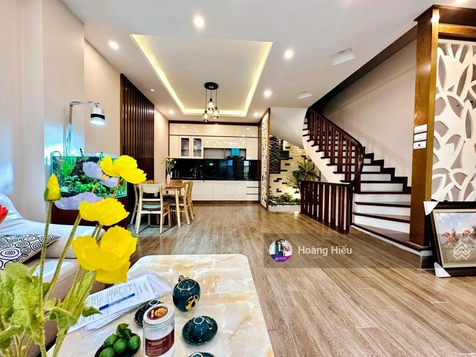 Bán nhà Cầu Giấy, lô góc 2 mặt ngõ to, 3 mặt thoáng, ôtô gần, tặng full nội thất mới 43m2, 5 tầng