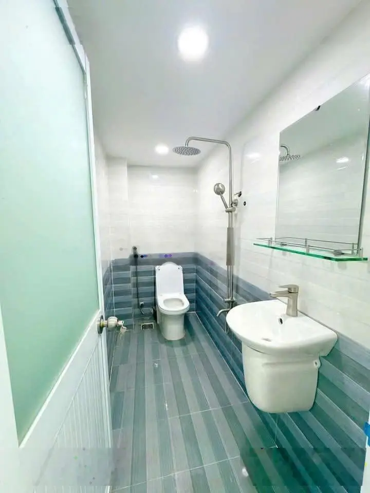 Chính chủ bán nhà mới keng Đường Bạch Vân - Phường 5 - Quận 5. Giá 3tỷ985/84,3m2. Gần chợ Hòa Bình