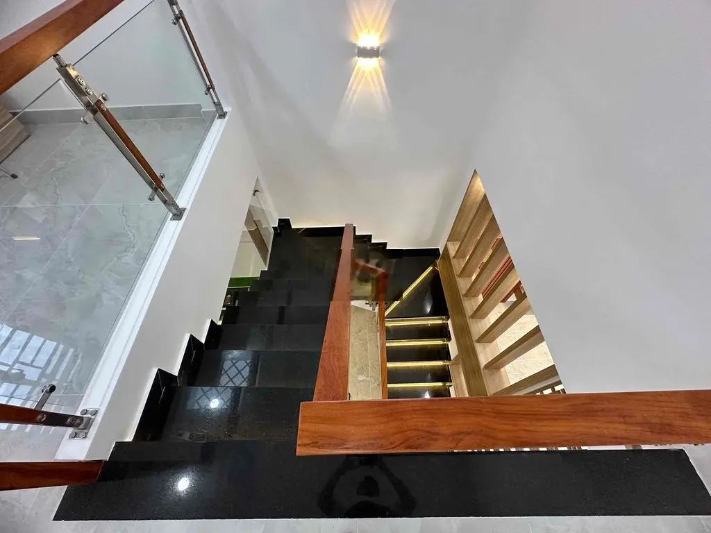 Nhà Mới 82m2, Hẻm Xe Hơi, 2 Tầng. Ngay Chợ Thới Tứ, Trịnh Thị Miếng
