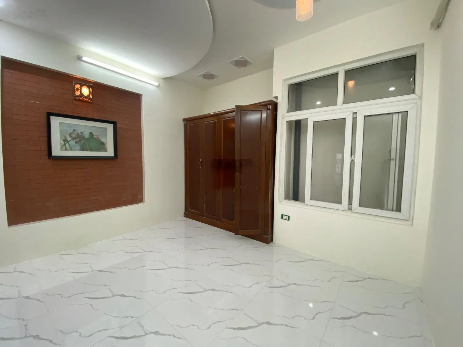 Bán nhà phố Yên Lạc - khu vip dân trí phân lô cán bộ - ngõ thông 2 đầu ô tô - 43m2x4PN. Giá: 8,5 tỷ