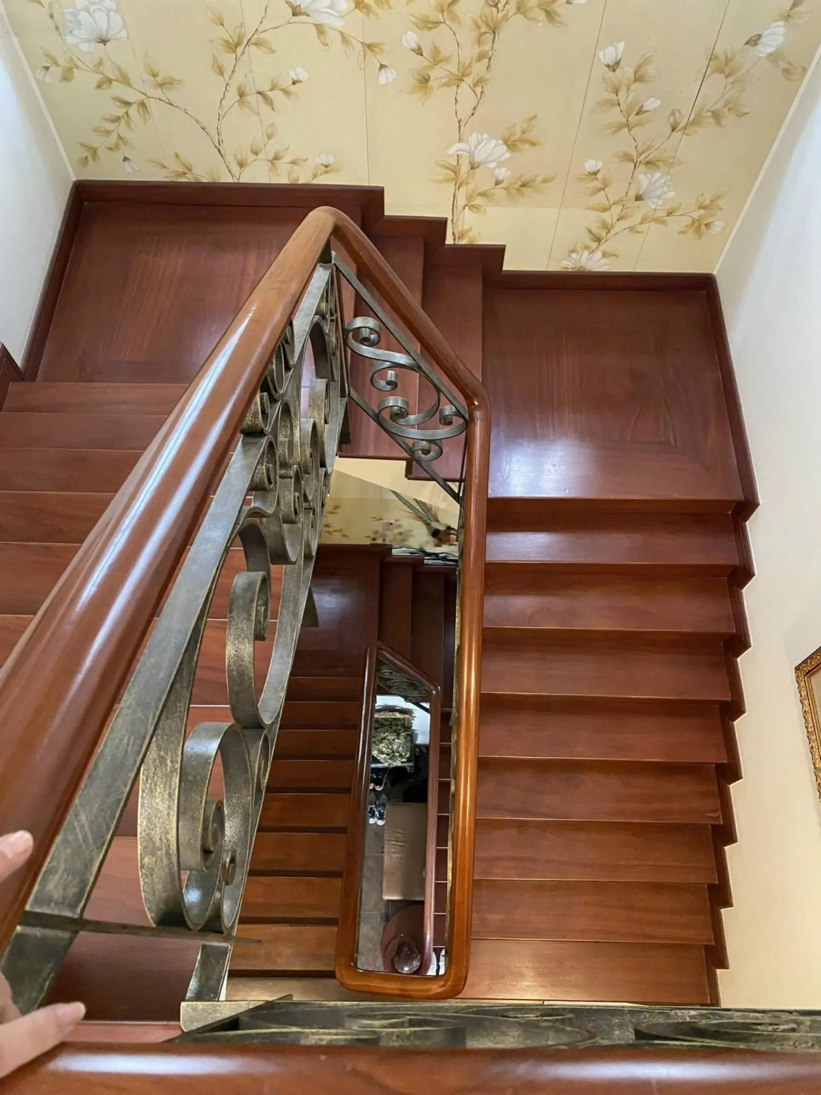 Bán biệt thự đẹp phường Thảo Điền - 14x26m hầm 3 tầng, sân vườn hồ bơi - 70 tỷ TL. LH 0901 679 ***