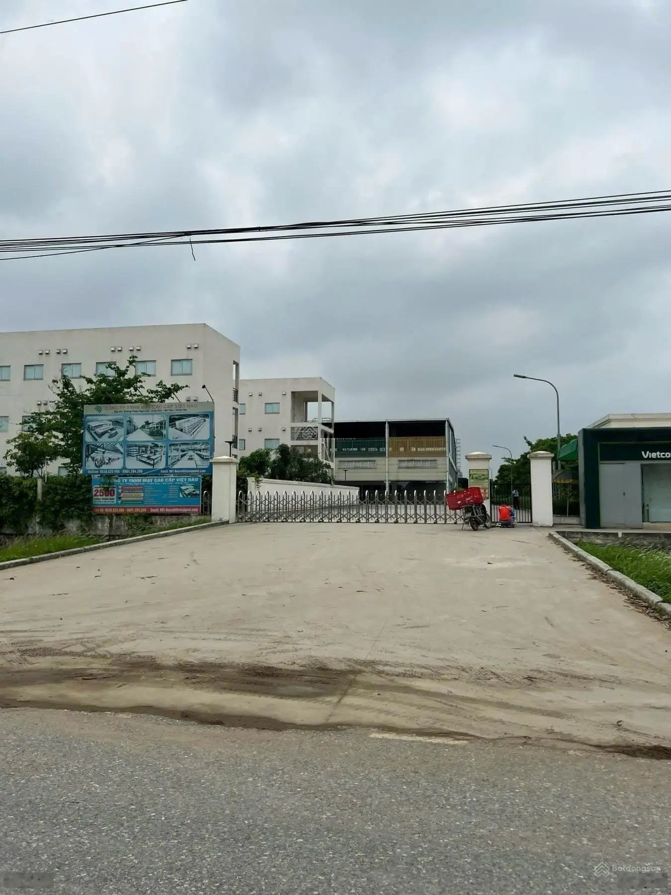 Bán nhanh miếng đất hai mặt tiền, gần nhà văn hoá, uỷ ban, trường học.
