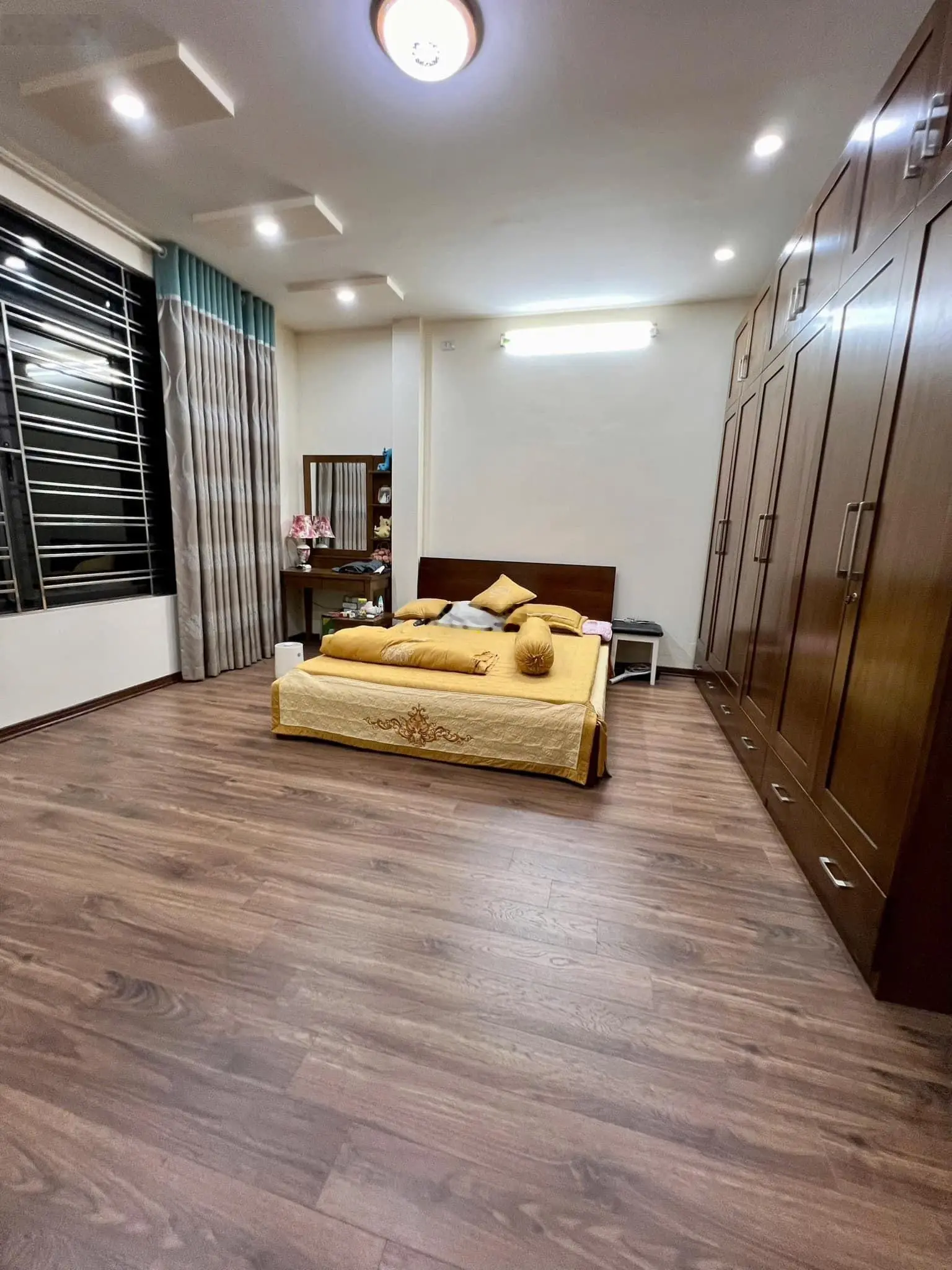 Bán nhà phân lô, 50m2, mt 5m, giá nhỉnh 14 tỷ, oto tránh, vào nhà.