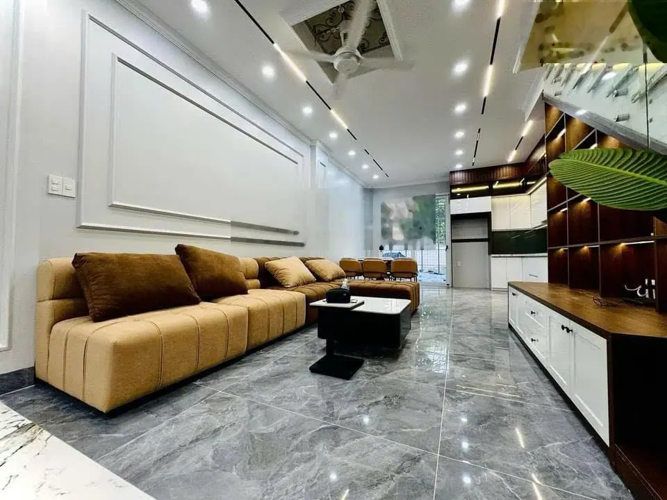 U mê nội thất căn nhà đẹp mới tinh tại Lê Hồng Phong sau Phượng Chi đi vào