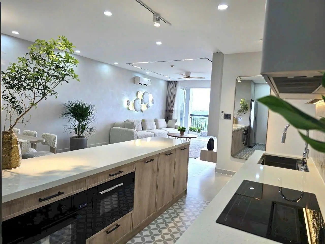 Thiện chí bán căn hộ mới 100% 3 phòng ngủ view sông cực đẹp như hình ảnh. Giá hợp lý