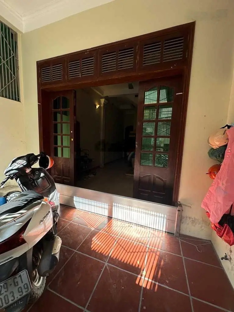 Cần bán nhà phân lô quân đội ô tô vào nhà, kinh doanh , Đường Triều Khúc, Hà Nội