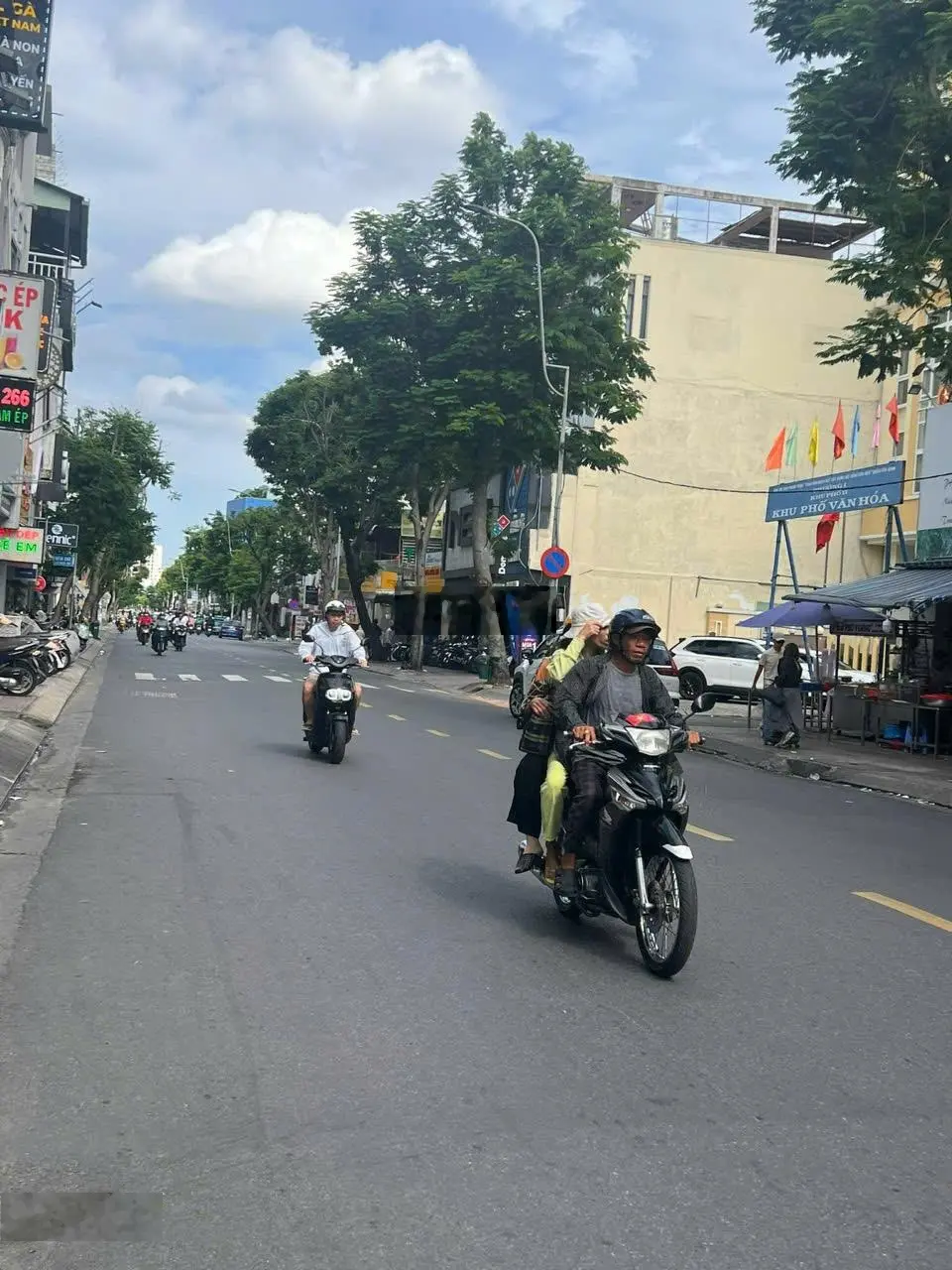 Bán đất mặt tiền đường ngay Nguyễn Thị Thập - Quận 7 - 20x20m - CTXD: Hầm 6 tầng - giá chỉ 69 tỷ