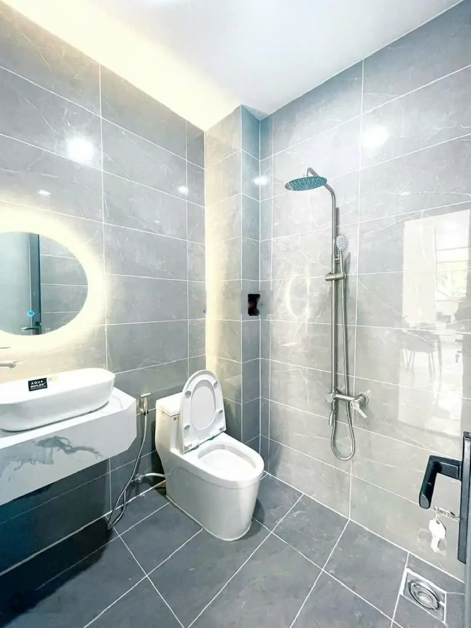 Chính chủ bán gấp căn nhà ngay chợ Bình Chánh, đường Đinh Đức Thiện, 5mx17m, 1 lầu, giá 1 tỷ 250.