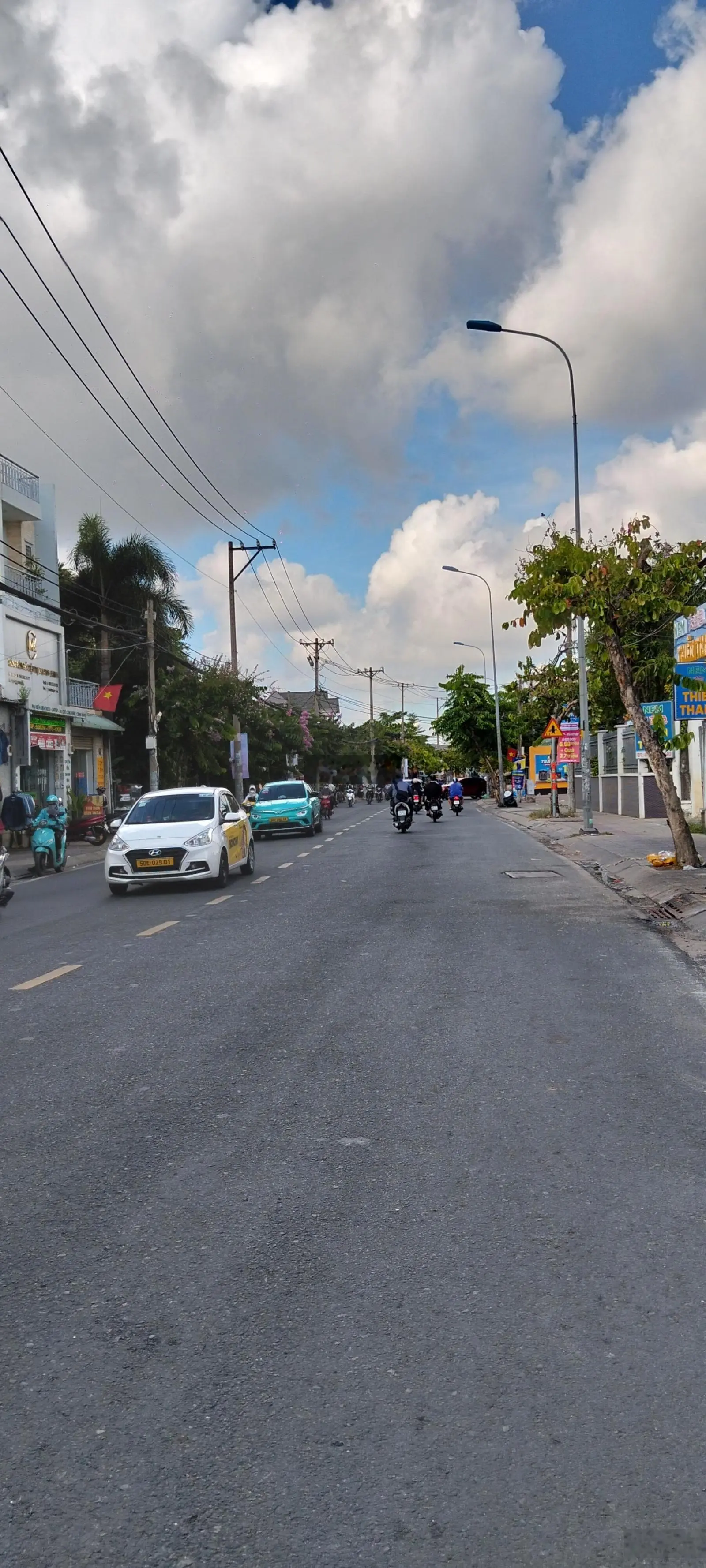Đường Linh Đông mặt tiền hẻm 8m .