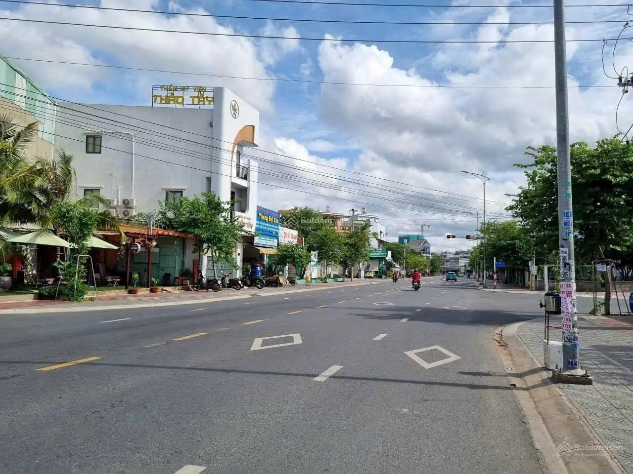 Bán khẩn cấp căn nhà mặt tiền Hai Bà Trưng, P. Đông Hòa, TP Dĩ An. 88,7m2, Giá 8,2ty, sổ hồng riêng