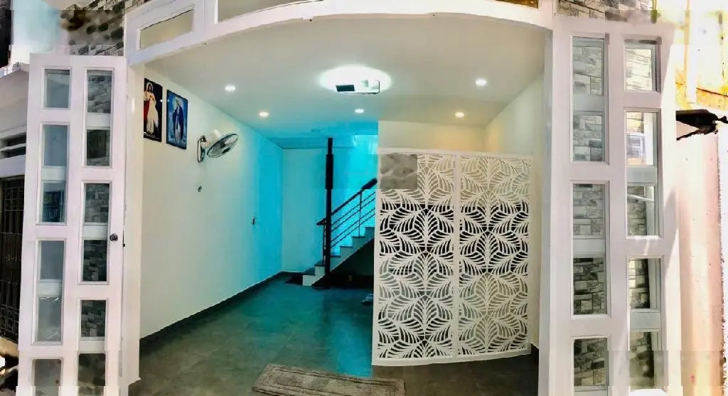 Nhà đẹp chỉ nhỉnh 3 tỷ, ngay ngã tư hàng xanh quận bình thạnh