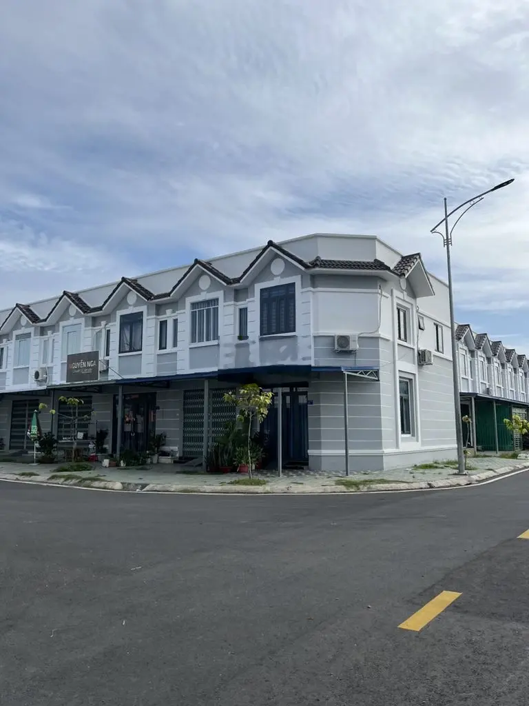 Nhà mặt tiền đối diện chợ phường 4