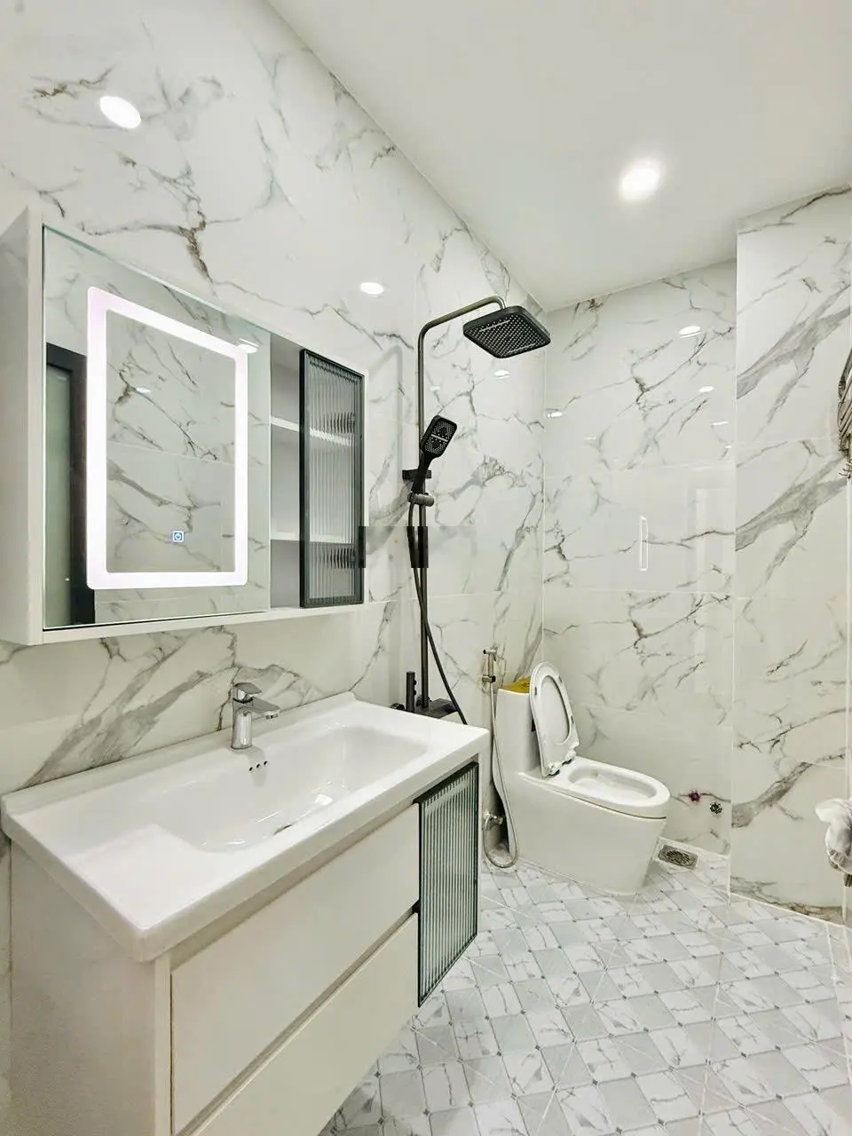 Đi nước ngoài bán gấp 2.12tỷ nhà nguyễn đình chiểu q3 54m2 tặng nội thất dọn vào ở ngay đc