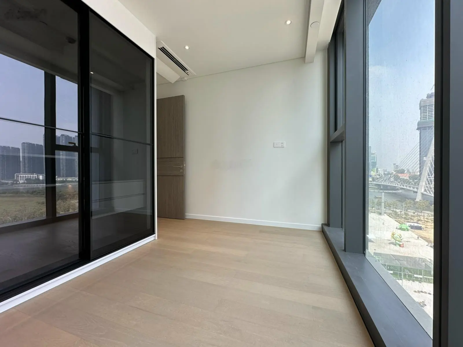 Băn góc, 3PN, thang máy riêng, tầng cao, view trực diện sông & Q1, giá 52 tỷ