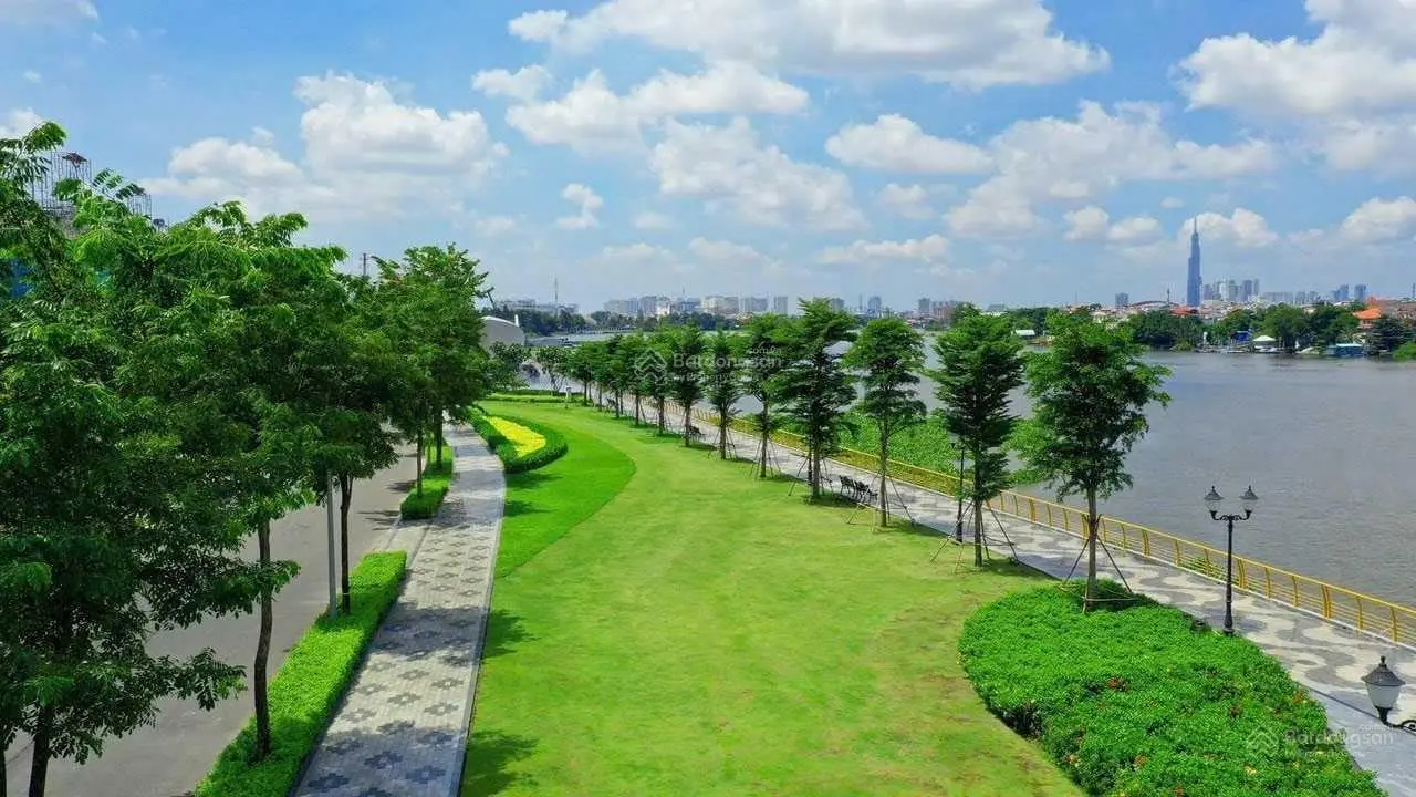Bán nhà mặt tiền đường Nguyễn Thị Nhung. Trục đường chính KĐT Vạn Phúc City