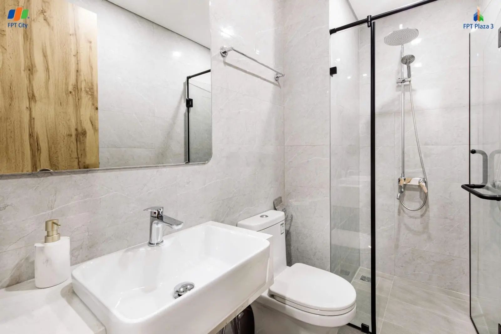 FPT Plaza 3! Căn 2PN tầng cao giá 1,7 tỷ/căn gồm nội thất đẹp. Liên hệ: 0782 140 *** Kim Ngân