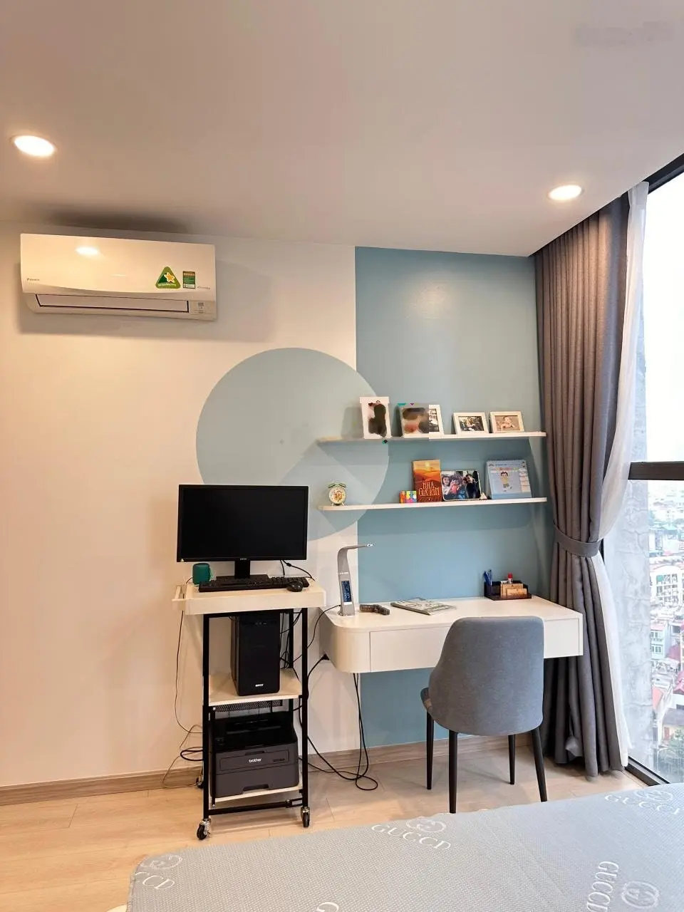 Tôi cần bán gấp căn 3 ngủ 91m2 The Garden Hills, Giá 5,2 tỷ, sẵn sổ full nội thất. LH 0989 526 ***