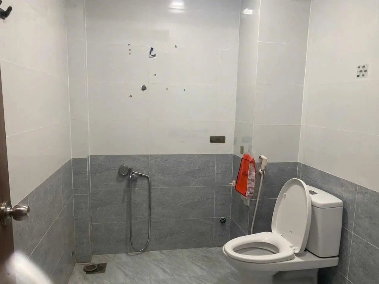 Nhà 2MT đẹp mới 2 tầng 6tỷ5 vuông vức HXH 6m Hồ Bá Phấn, Phước Long A ngay Xa Lộ Hà Nội hỗ trợ bank