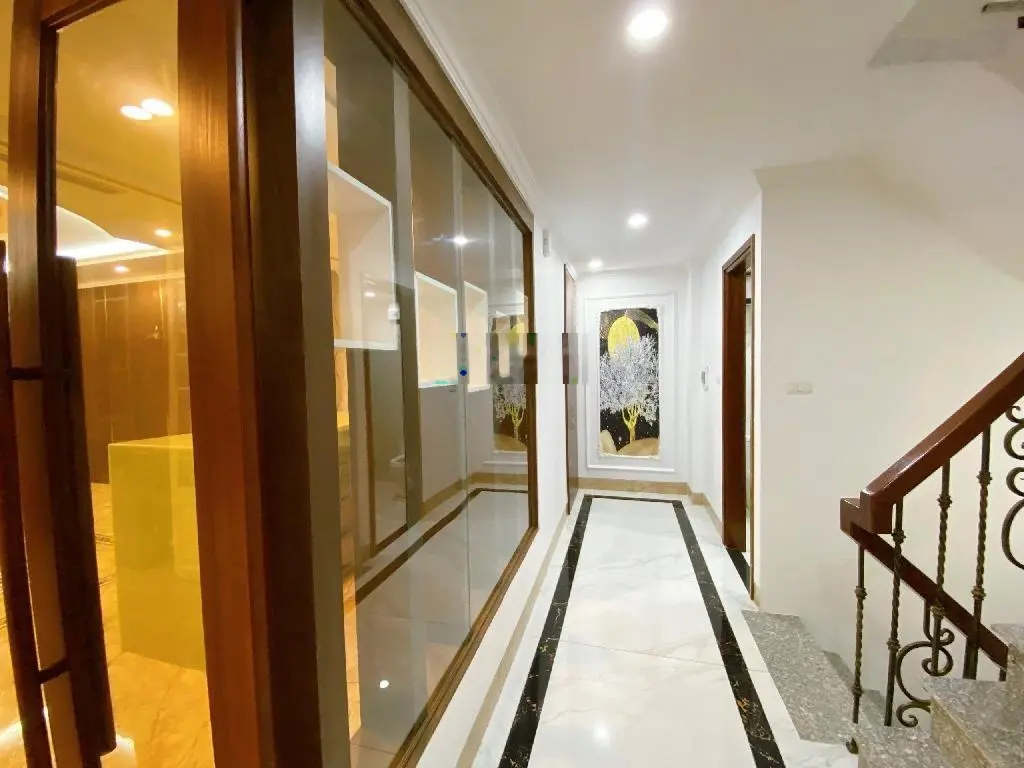 Bán nhà mặt phố Nguyễn Hoàng 80m2 x 8T thang máy vỉa hè kinh doanh gara rộng, chỉ 45 tỷ