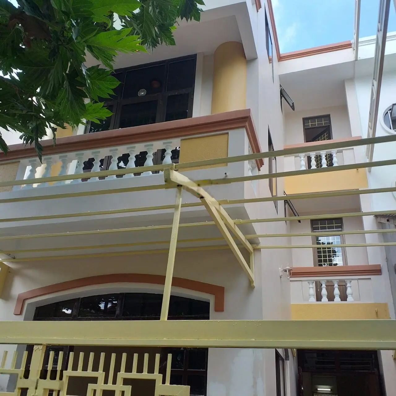 Bán căn nhà xe hơi ngủ trong nhà ngang 6m - 3 tầng BTCT gần chợ Hiệp Bình Chánh - KP 5 - Thủ Đức