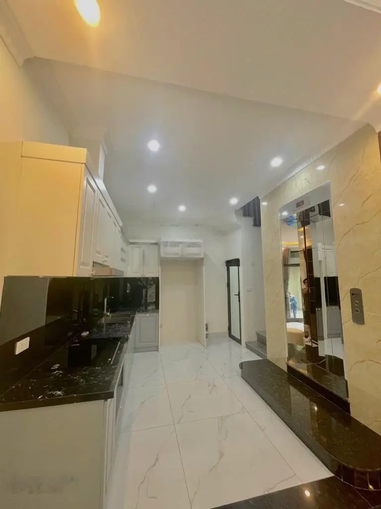 Bán nhà đẹp phố bồ đề.ái mộ.hồng tiến xây 6 tầng thang máy.ngõ thông ô tô hơn 12 tỷ như mới