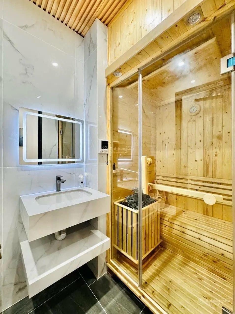 Bán nhanh nhà Thích Quảng Đức, P5, Phú Nhuận, 81,6m2,3 tỷ200tr,đang cho thuê 22tr/th, sổ hồng riêng