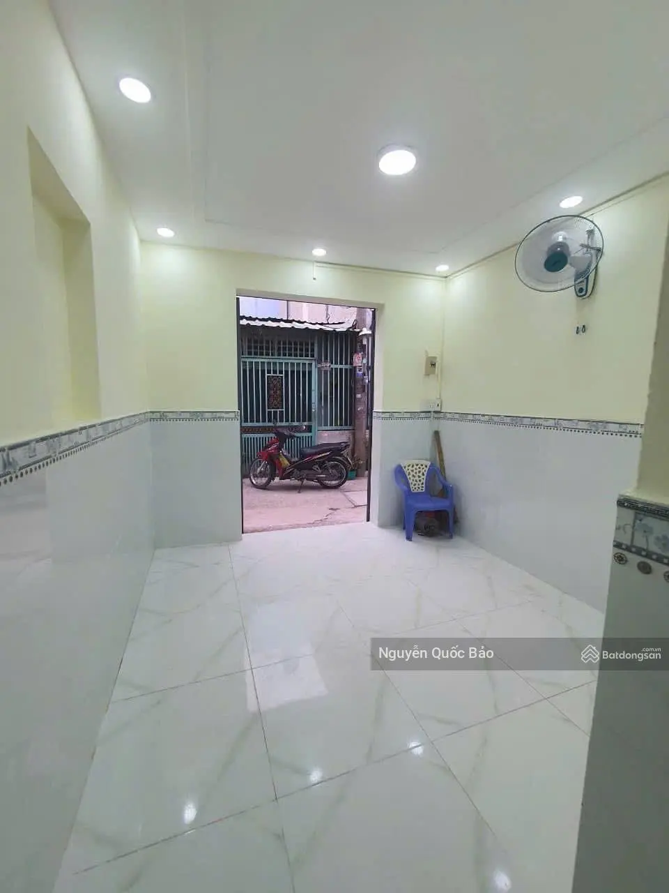 Nhà ngộp ngay gần ngã tư Trung Chánh ngay mặt đường Tô Ký 12 65m2 đang cho thuê 4tr/tháng. SHR