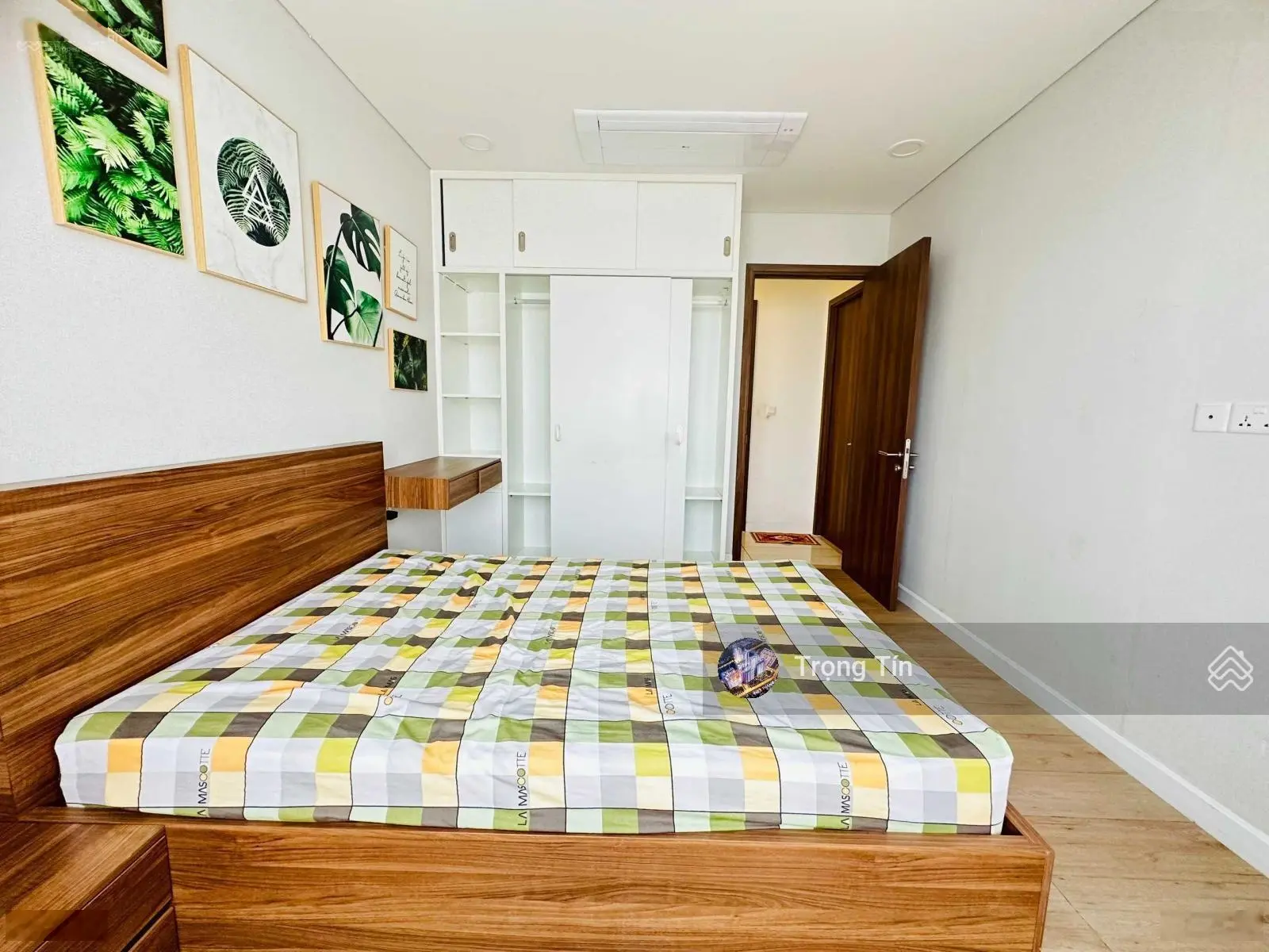 Đại hạ giá! 2PN 73m2 Kingdom 101 tầng đẹp view thoáng giá 5 tỷ, liên hệ Mr Tín 0938 414 ***