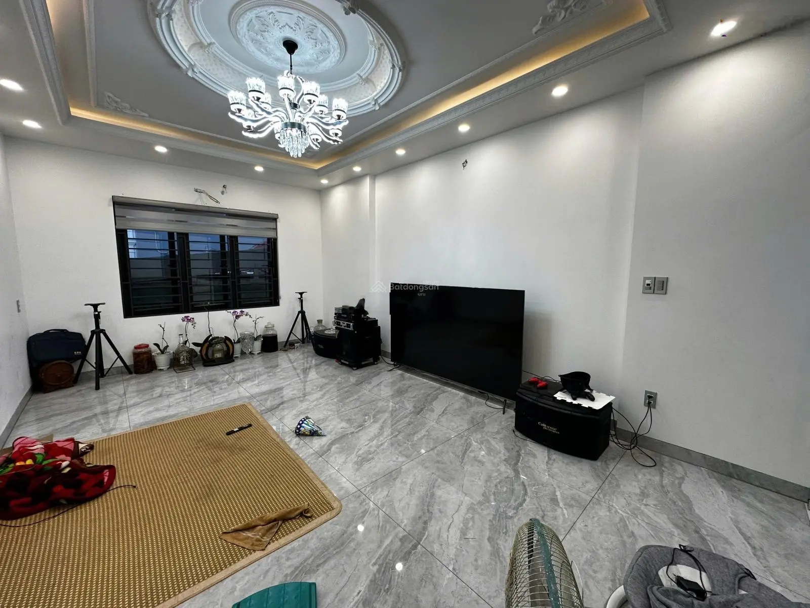 Nhà dân xây độc lập mặt ngõ Hồ Sen, ô tô đỗ cửa, 64m2 x 5 tầng có thang máy.