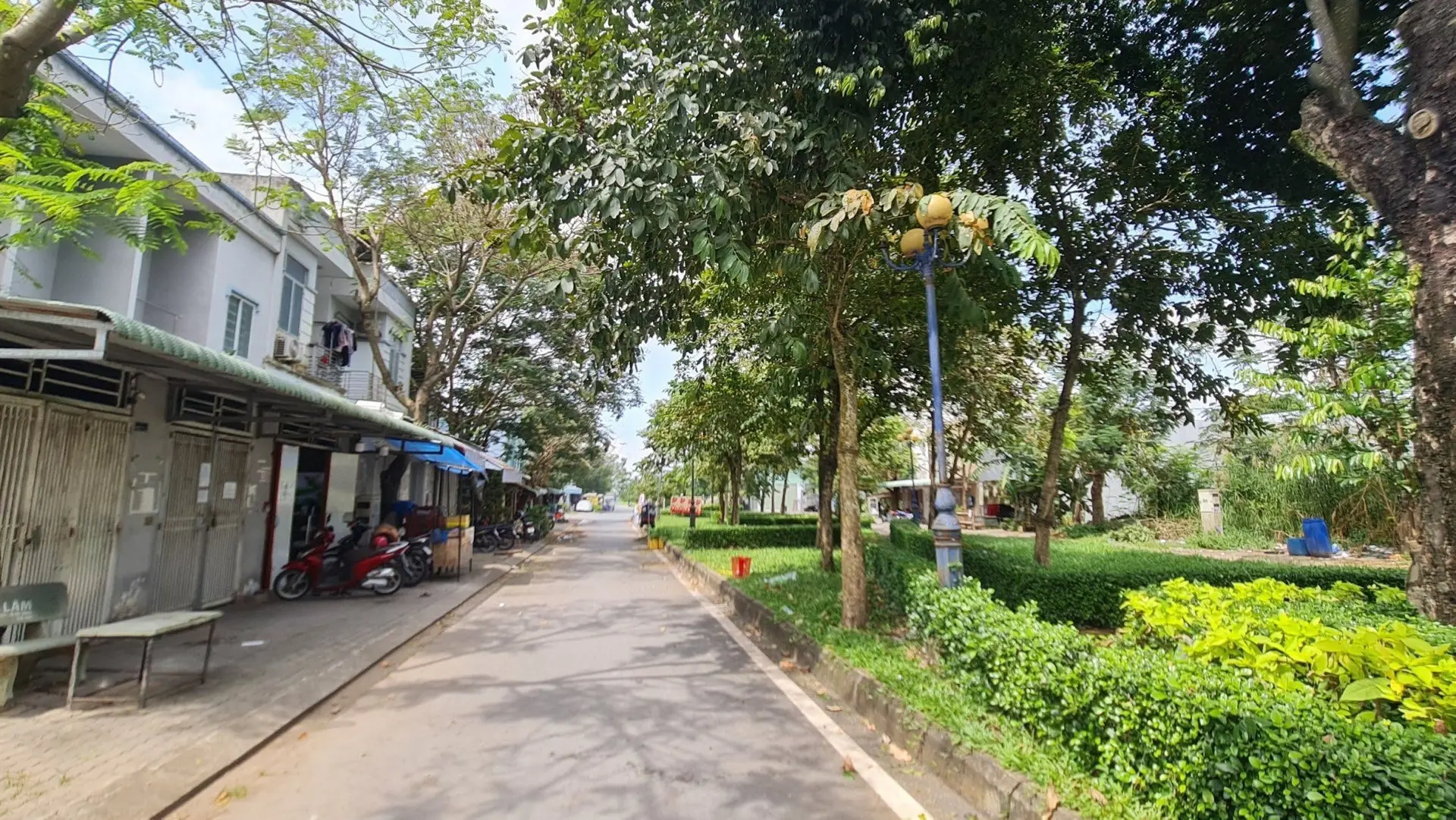 Cần bán lô đất đường N6 KDC Long Hậu Nam Sài Gòn. DT: 5m x 20m giá 2.5 tỷ. Sổ đỏ riêng