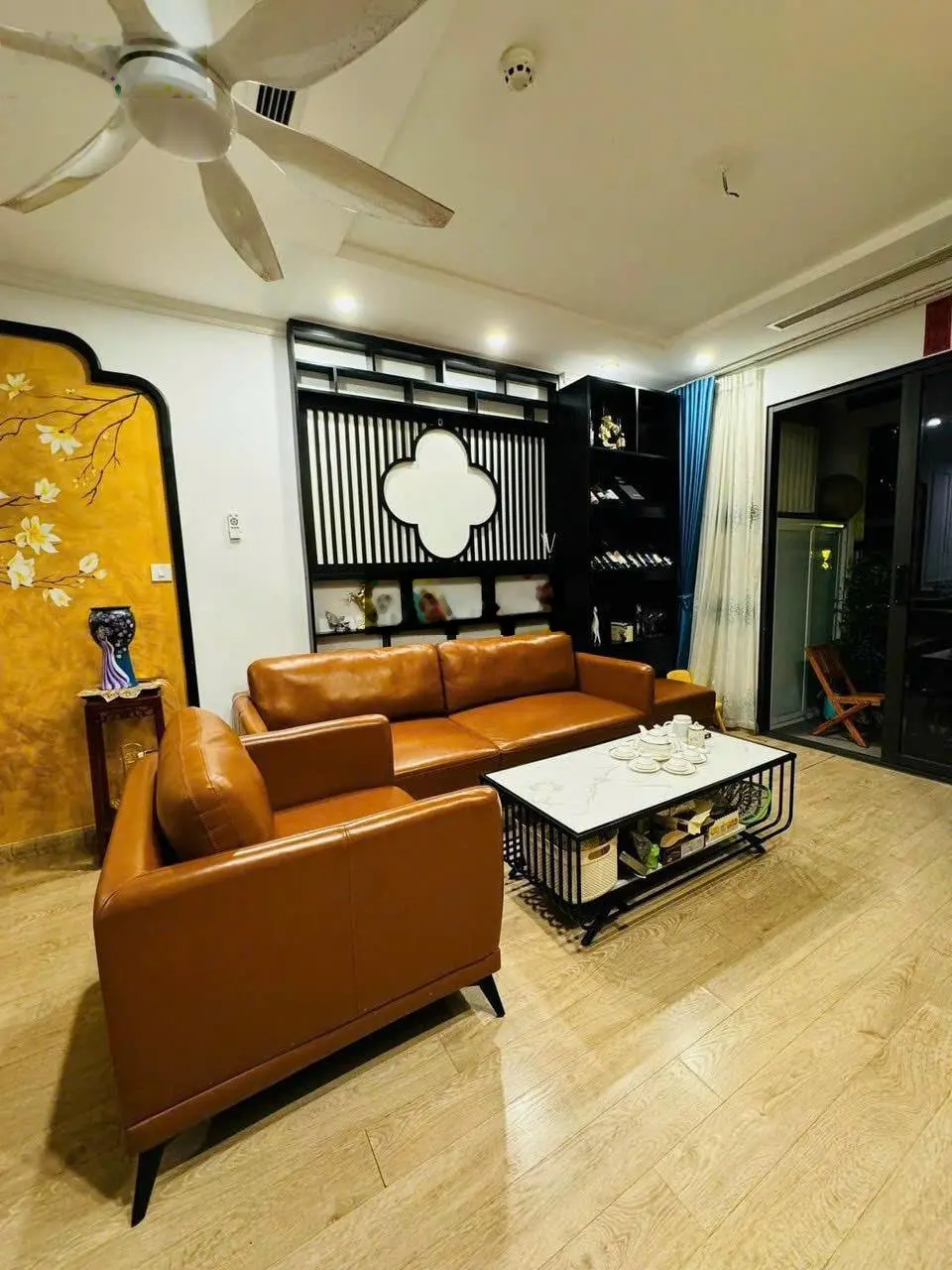Gia đình cần Bán Căn hộ 2 ngủ rộng 83m2 đầy đủ nội thất chung cư Vinhome Gardenia có slot ô tô