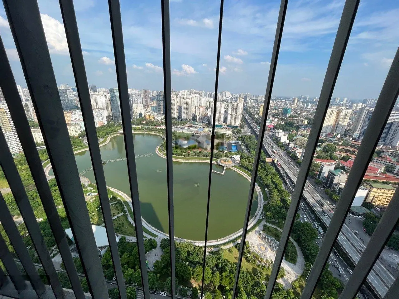 (View hồ). Bán 2PN 2WC 83m2 ban công ĐN Vinhomes D'Capitale Trần Duy Hưng - full đồ tòa C6 Vincom