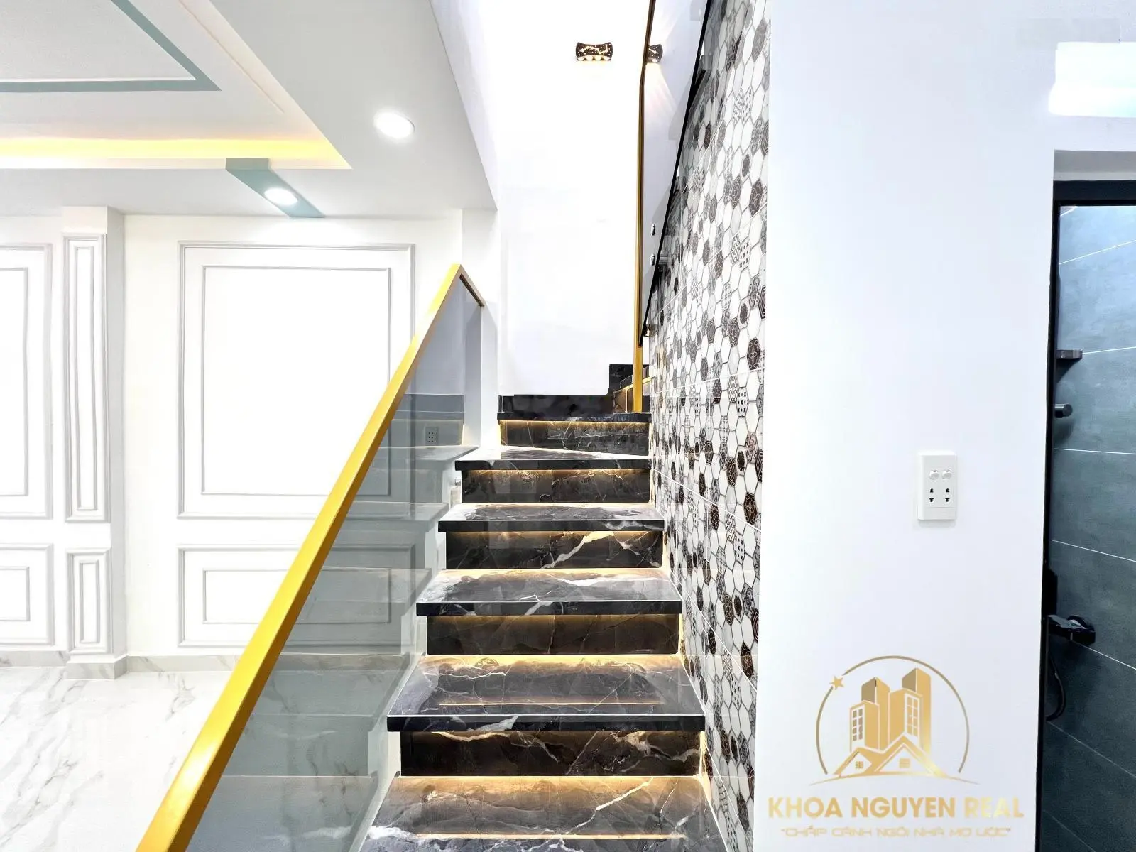 Nhà đẹp mới kdc tôn thất thuyết, phường 4 quận 4 - 3.3x12m - giáp quận 1