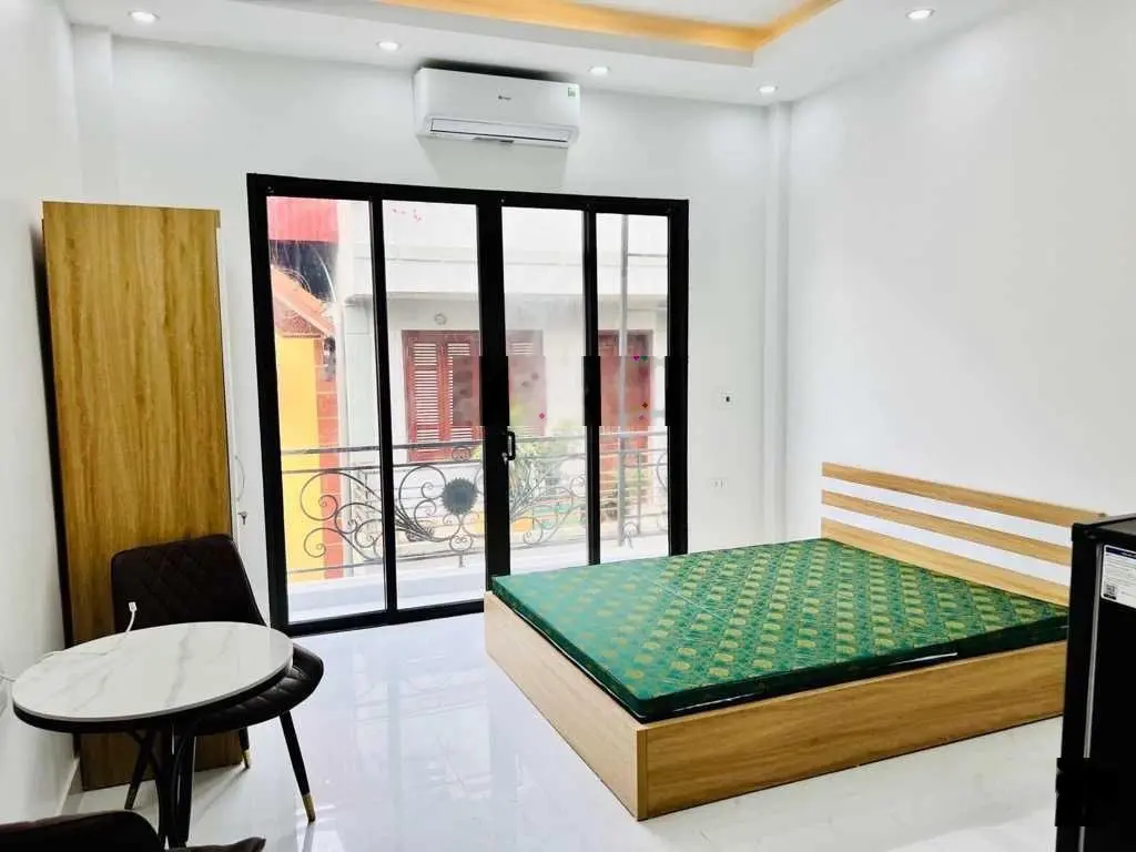 Nhà mới, ô tô đỗ cửa. Full đồ, DT 90m2, 3 tầng. Giá chào 2,82 tỷ. Có thương lượng. LH 0966 979 ***
