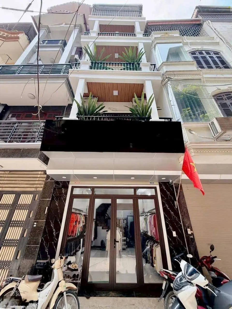 Cực hót-nhà mặt phố-giá ngõ-ôtô tránh- kinh doanh-phan văn trị-đống đa- 50m2- 5 tầng-mt:4m- 23 tỷ