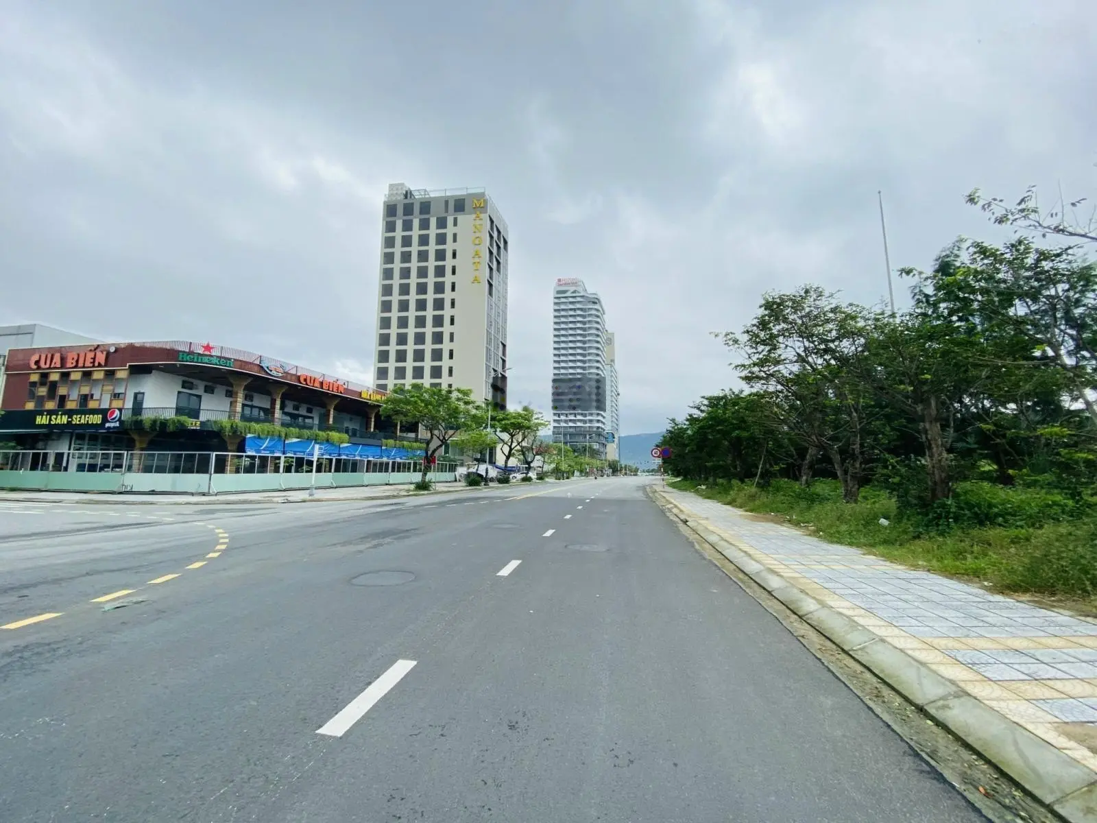 Bán lô góc 2MT đẹp 331.5m2 Vương Thừa Vũ - Lê Bôi - ngay sát bãi tắm Biển Mỹ Khê - đất xây cao tầng