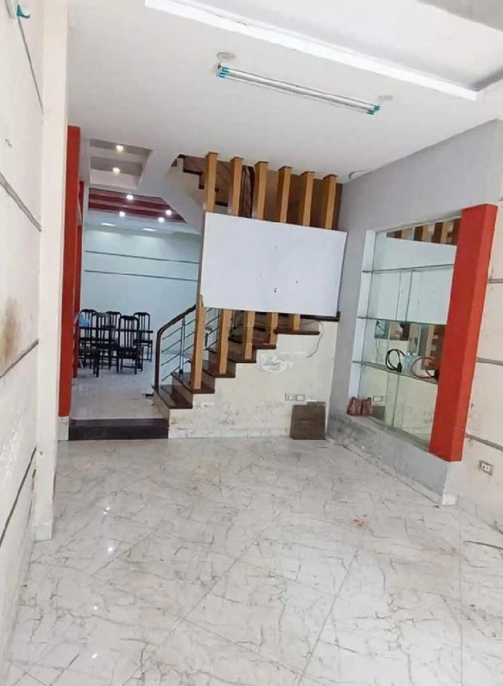 Bán nhà Cầu Giấy, vị trí đắc địa, ngõ thông , Gara oto tránh , kd sầm uất , DT 50M x 6T, giá 13 tỷ