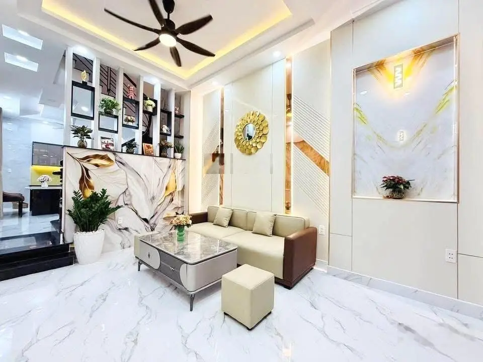 Nhà căn góc 2 mặt hẻm xe hơi với 6 phòng ngủ siêu đẹp, 3 lầu, gần emart