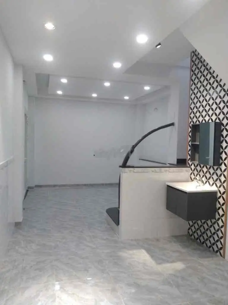 NHÀ ĐẸP 30m2 ,NGANG 4,2 SÁT MẶT TIỀN LÊ HỒNG PHONG QUẬN 5 GIÁ 5 TỶ