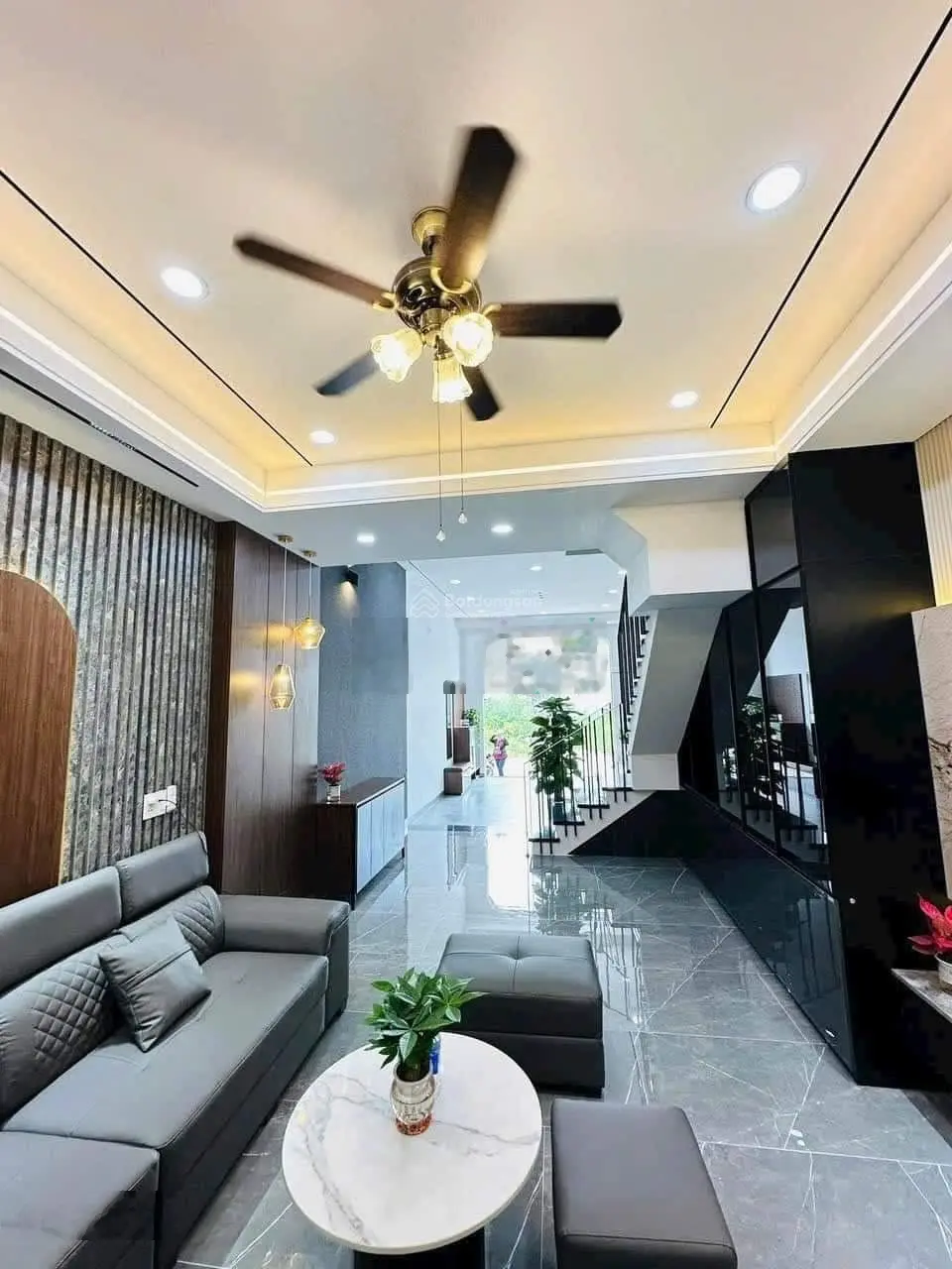 Bán gấp nhà đẹp giá rẻ cần đước long an đang cho thuê 7tr/tháng 1 trệt - 1 lầu - 3 pn - 3 wc
