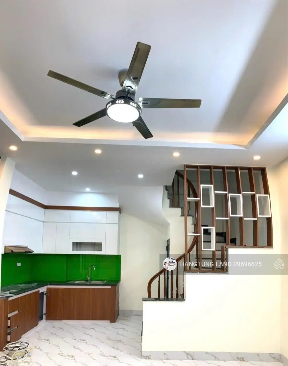 Nhà mới kính koong 5tầng- LÔ GÓC-35m2-OTO Đỗ Cửa- 50m Xe tải tránh. Ngõ Rộng,Thông gần 3m. 5.05Tỷ.