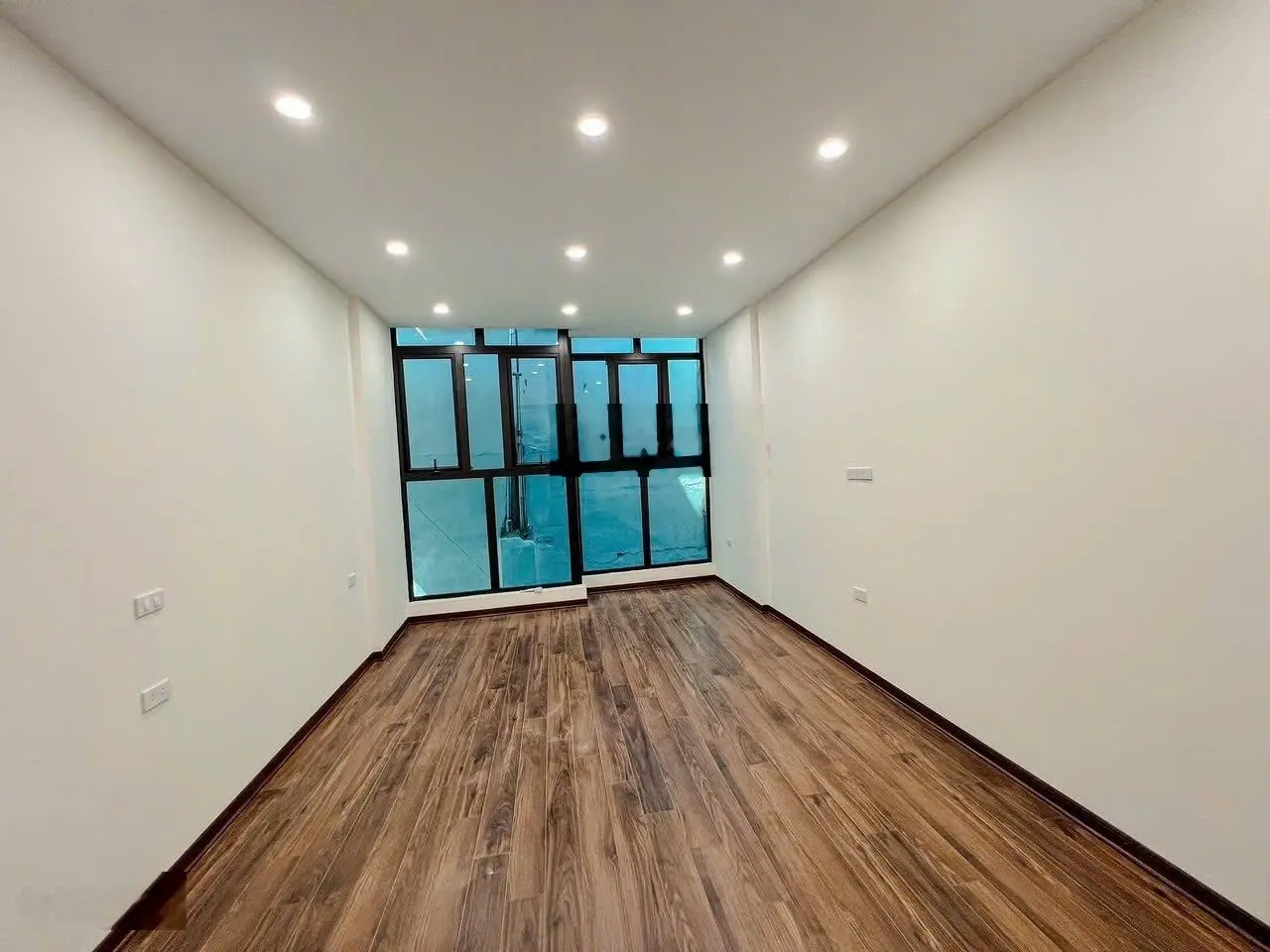 Hà đông ô tô đỗ cửa - sát phố - nhà đẹp - ở ngay - - dt 35 m -4 tầng -mt 3.5 - giá :7.2 tỷ