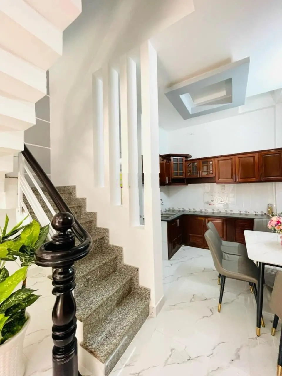 Bán gấp nhà 63m2. Đường Nguyễn Thái Sơn. Phường 4. Gò Vấp. Giá 3 tỷ 650. LH 0904 430 ***