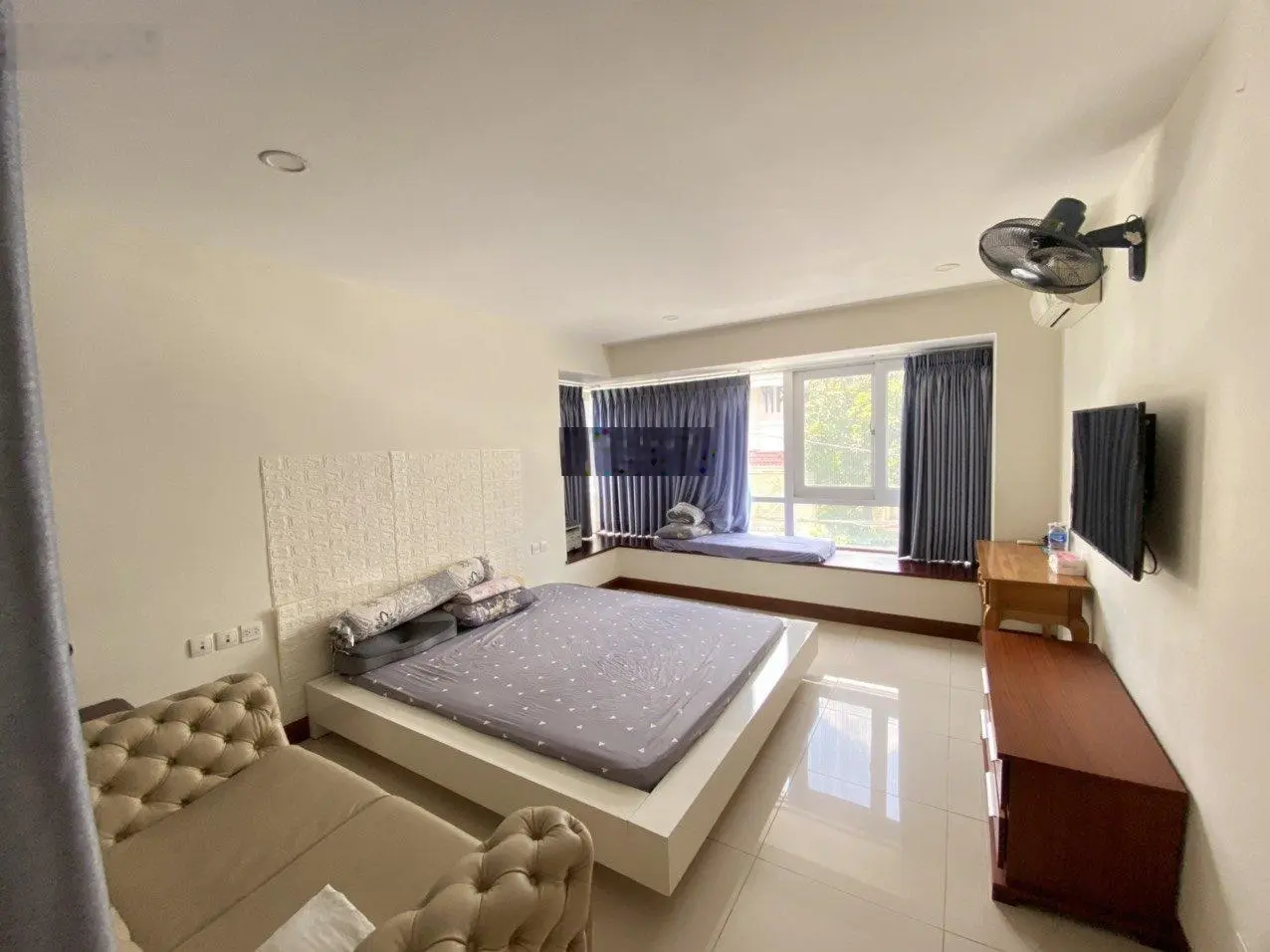 Bán biệt thự Khu Compound đường Trần Não Q 2. Dt: 9x23m T2L full NT. Giá: 42.5 tỷ. Lh: 0903398078