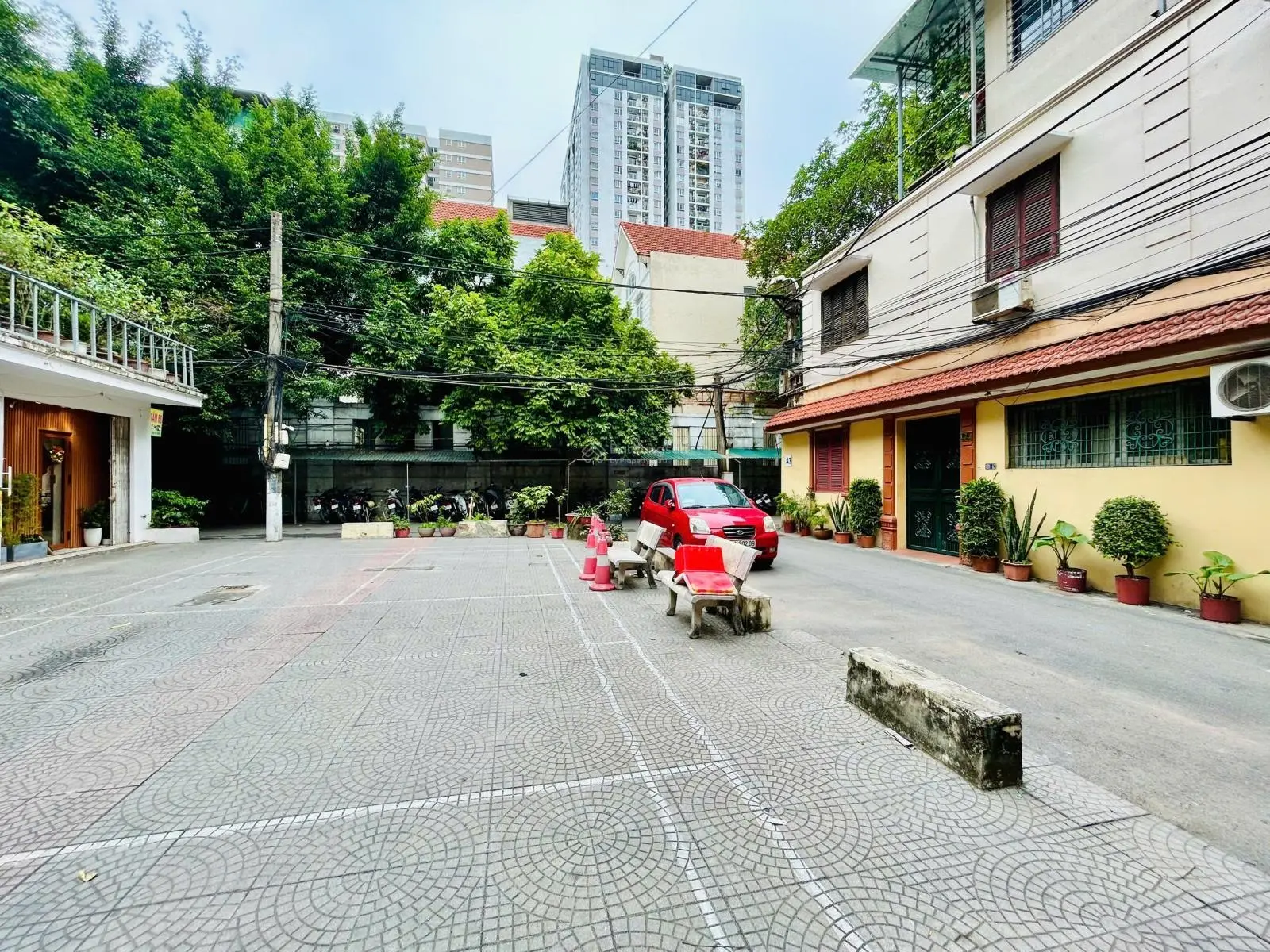 Cần bán nhà tập thể Nguyễn Huy Tưởng - Thanh Xuân: 135m2, 3PN, Ở ngay - giá 4,25 tỷ